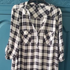 TORRID Harper Georgette Black & White blouse with 3/4 sleeve